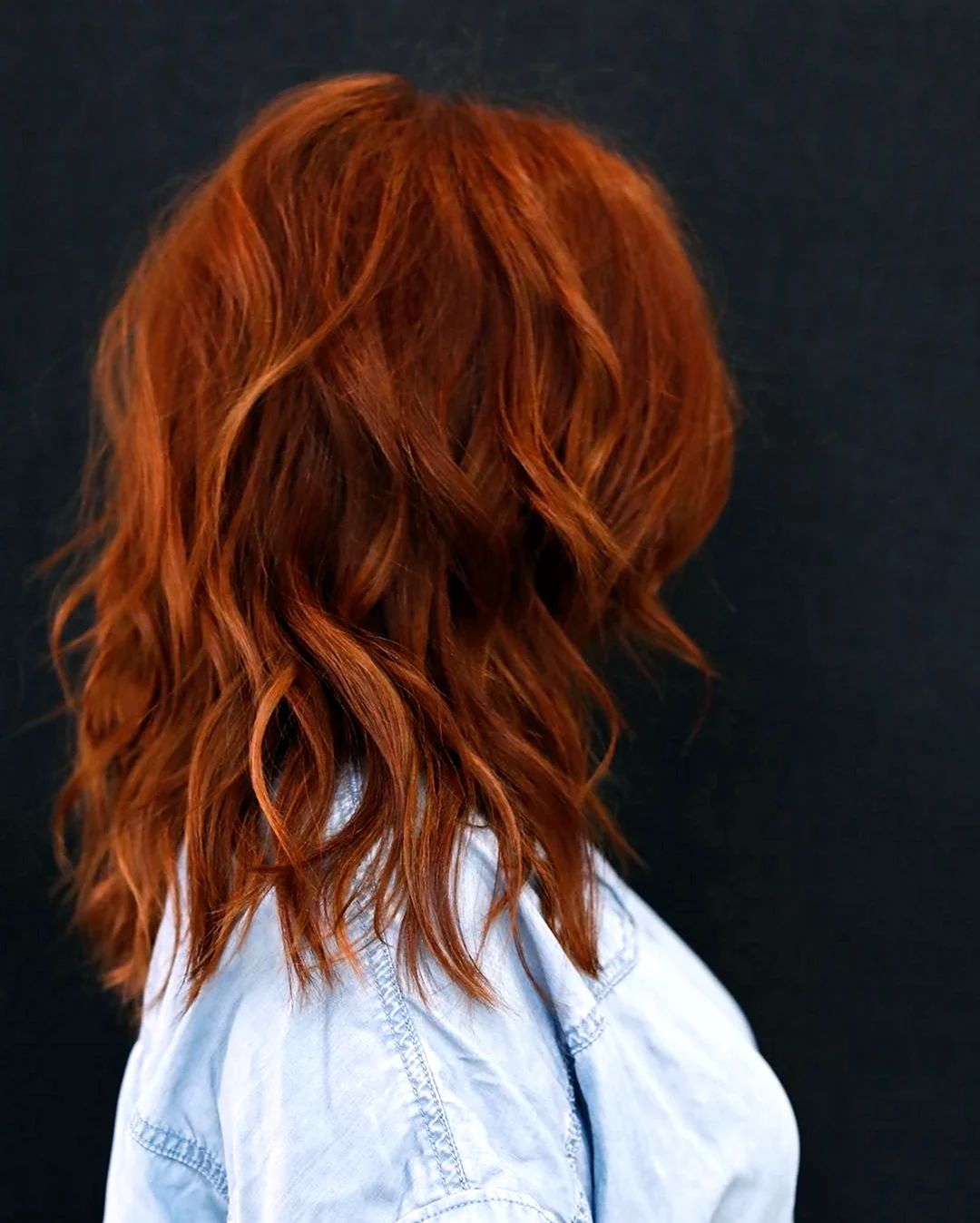 Рыжие волосы со спины
