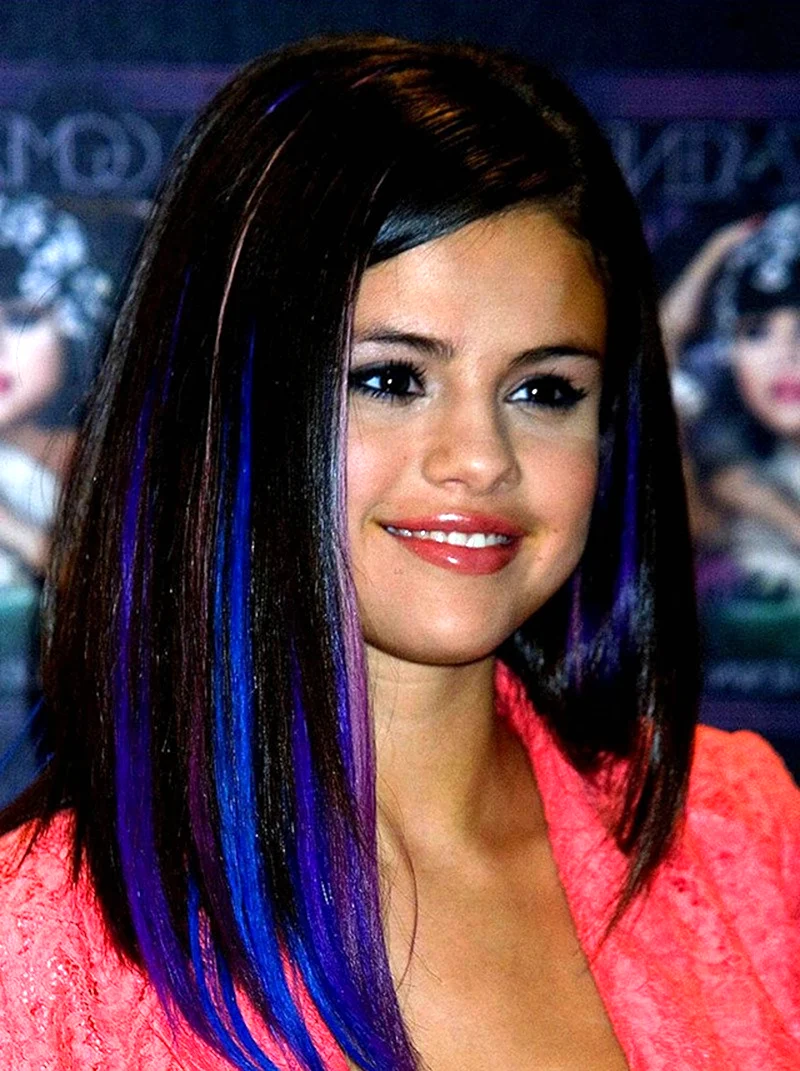 Селена Гомес с фиолетовыми волосами
