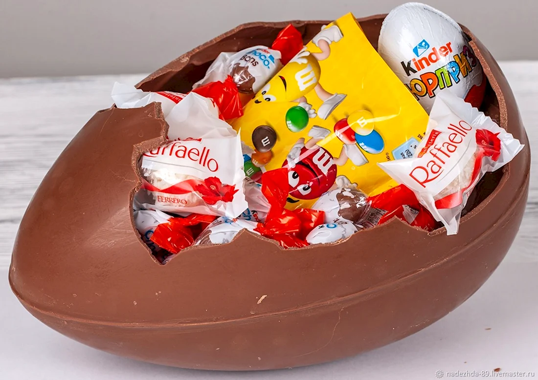 Шоколадное яйцо Киндер сюрприз