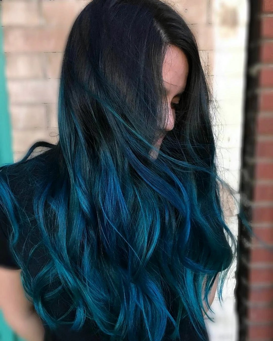 Синие концы волос