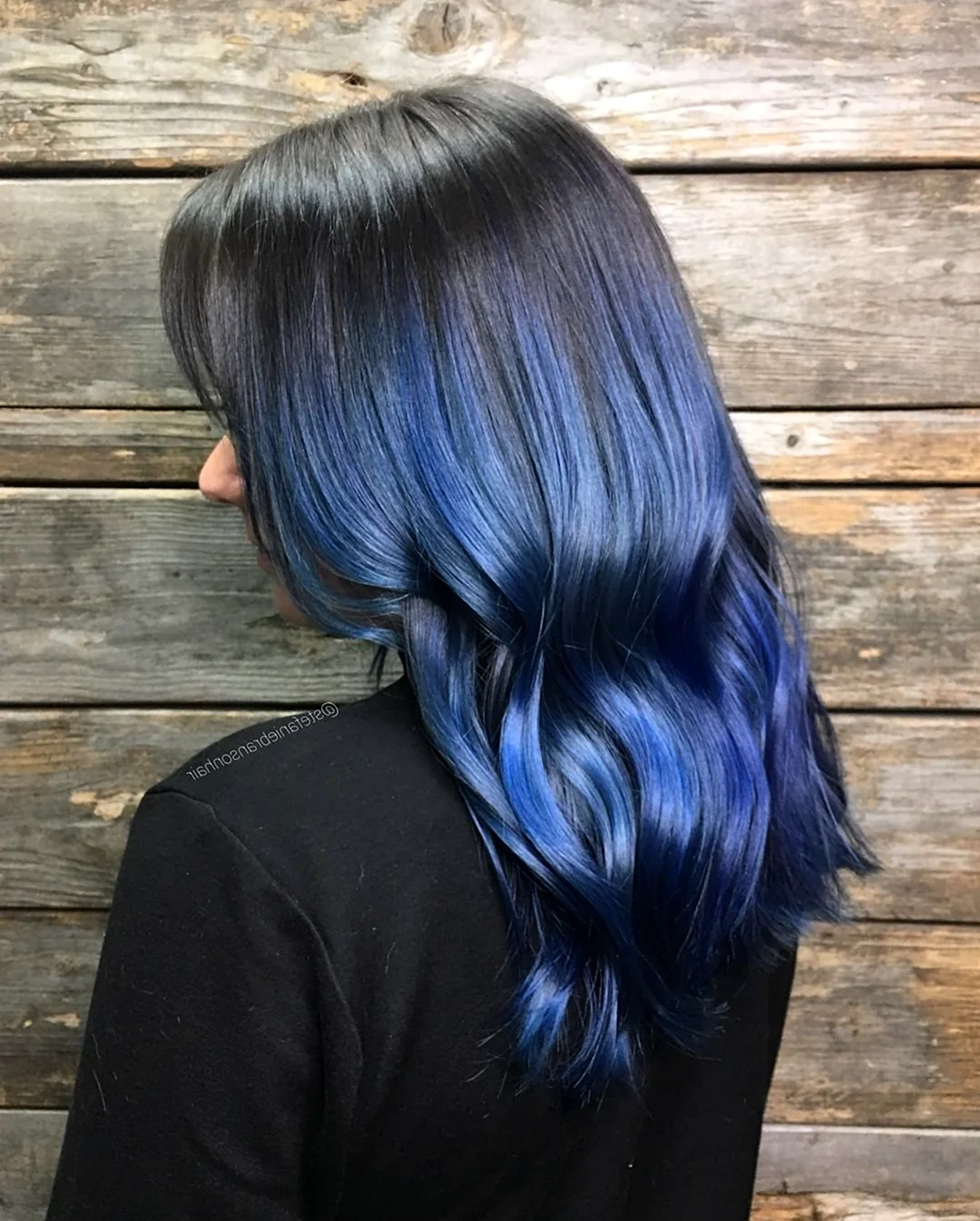 Синие волосы темные