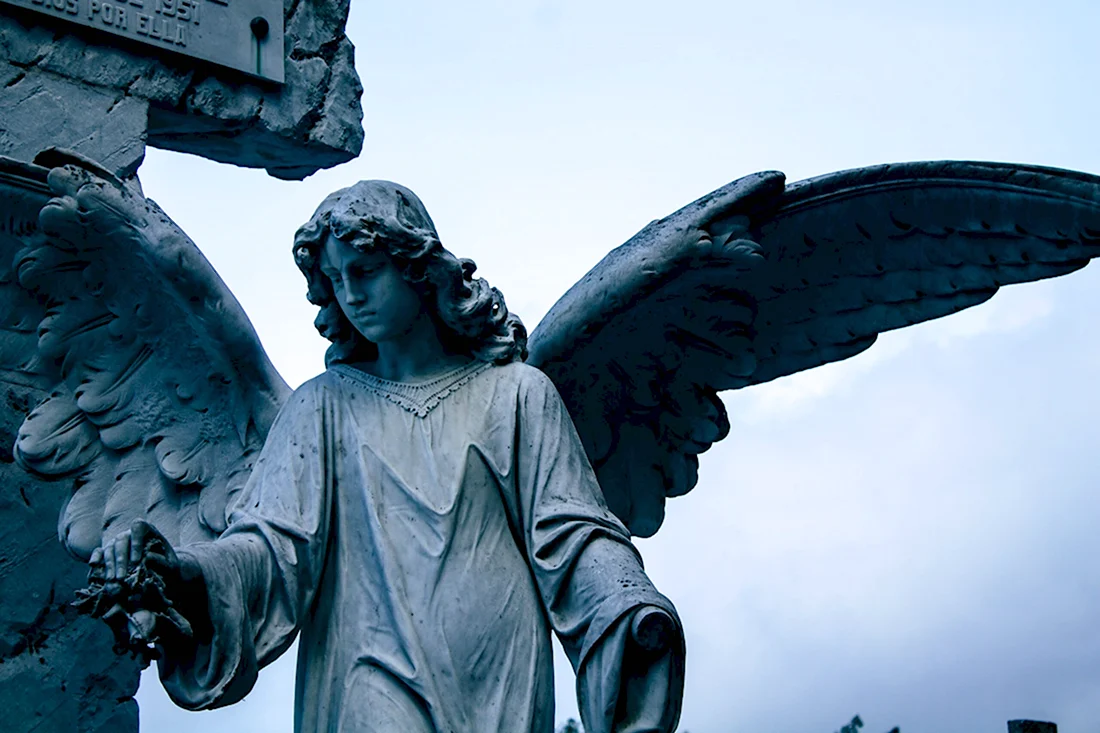 Статуя ангел-демон Бернини