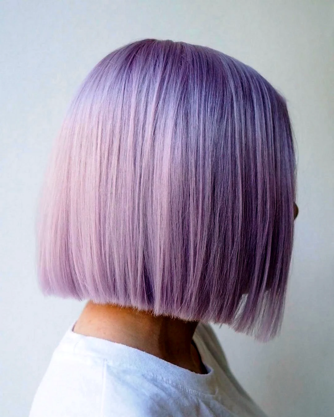 Светло фиолетовые волосы каре