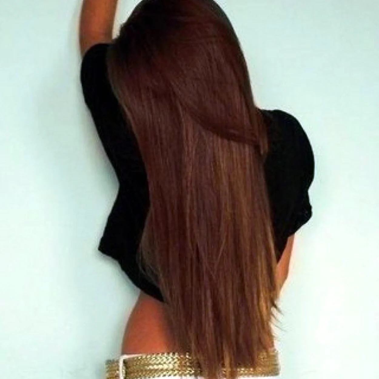 Светло каштановый цвет волос сзади девушка