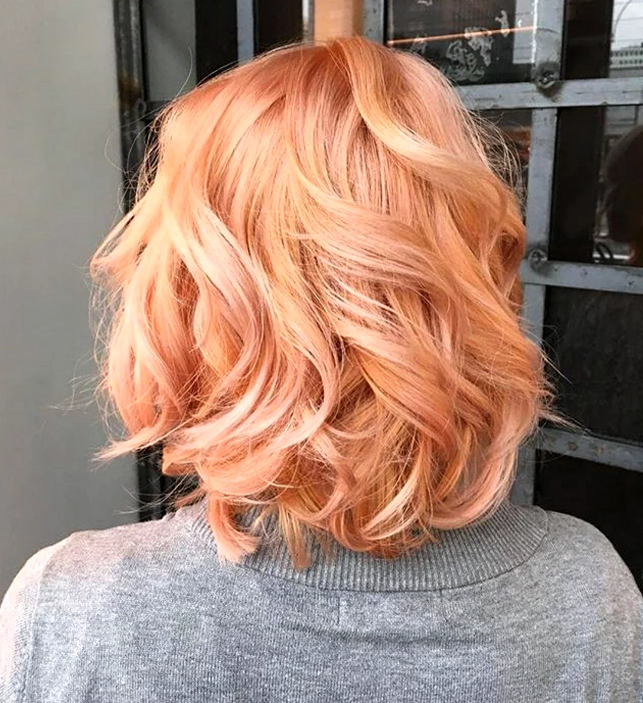 Светло персиковые волосы окрашивание