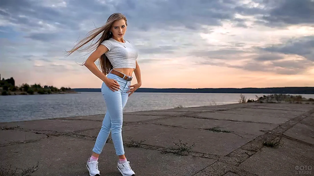 Татьяна Бабенкова в джинсах