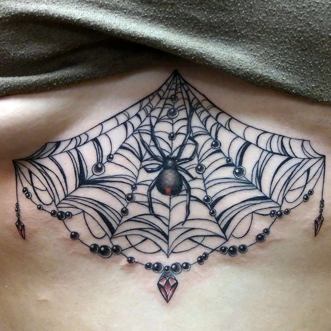 Татуировка паутина на груди