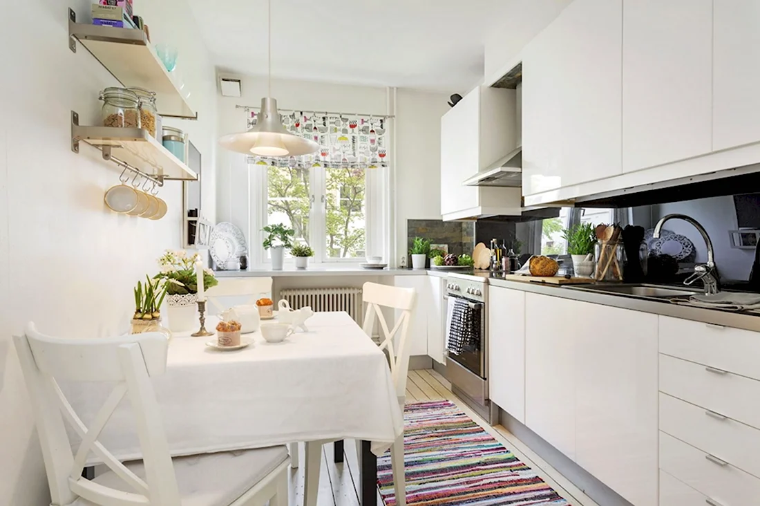 Уютная кухня в белом цвете