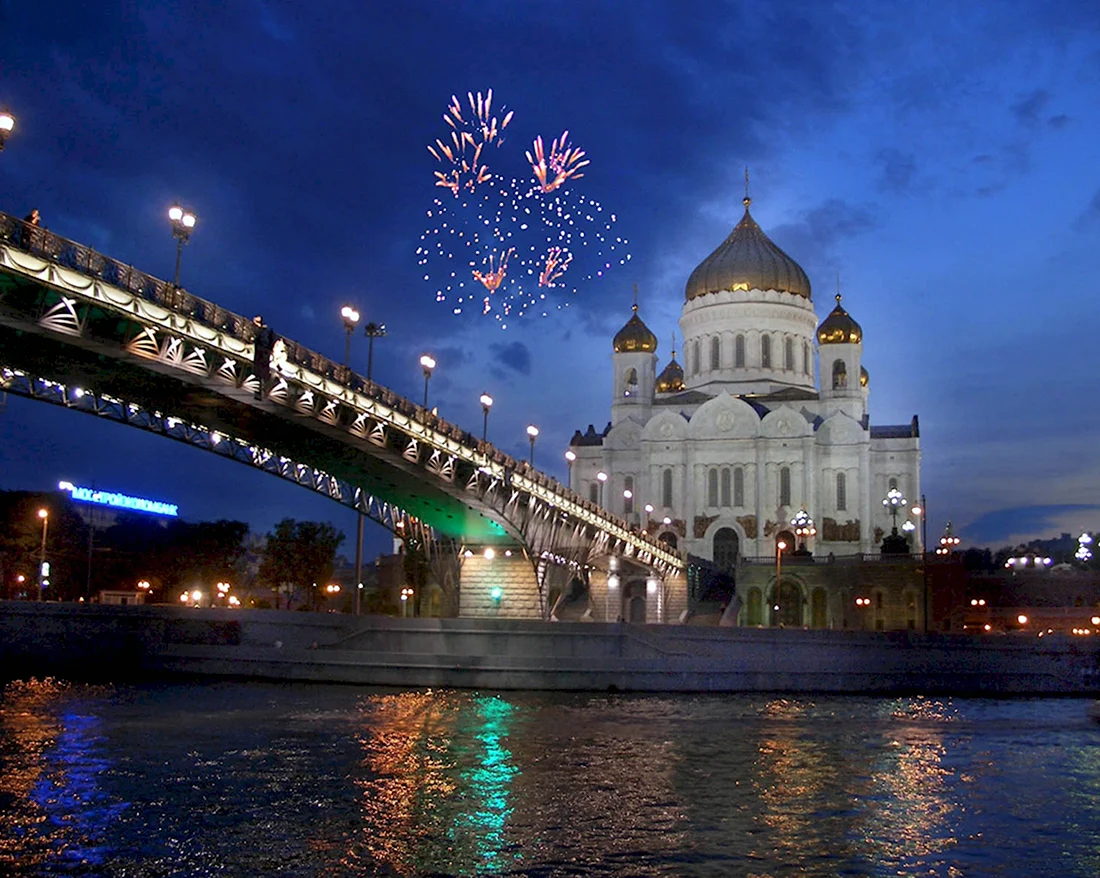 Вечерняя Москва храм Христа Спасителя