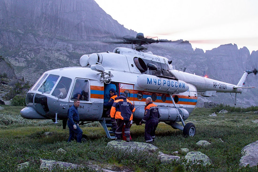 Вертолет спасатели МЧС России