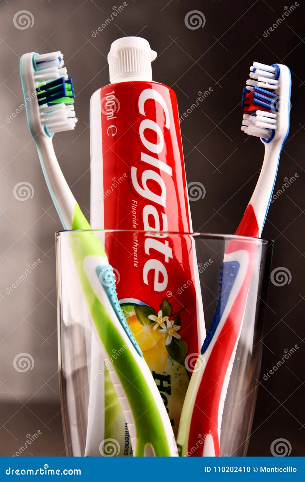Зубная паста и щетка Колгейт