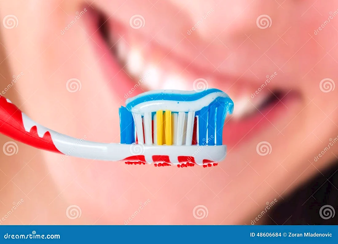 Зубная паста и зубная щетка