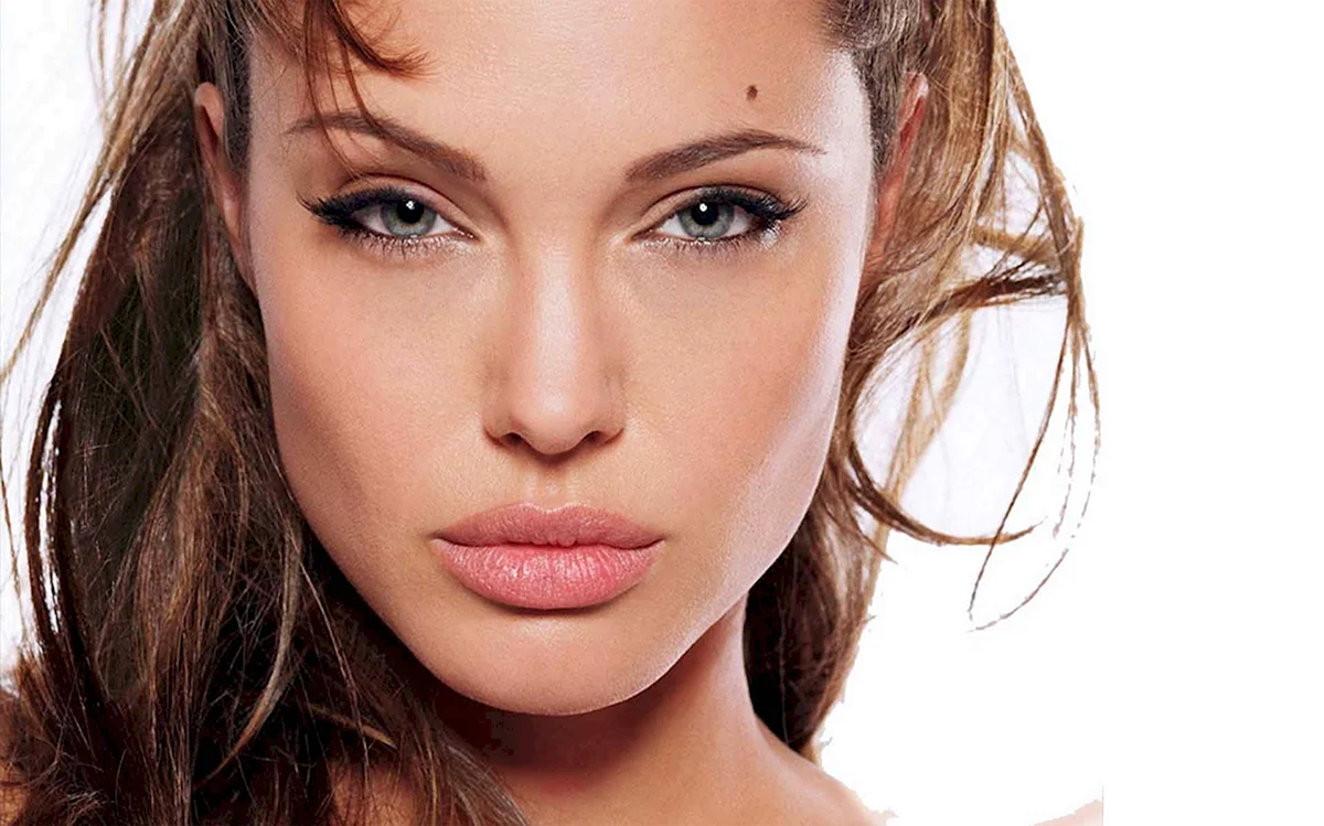Анджелина Джоли лицо