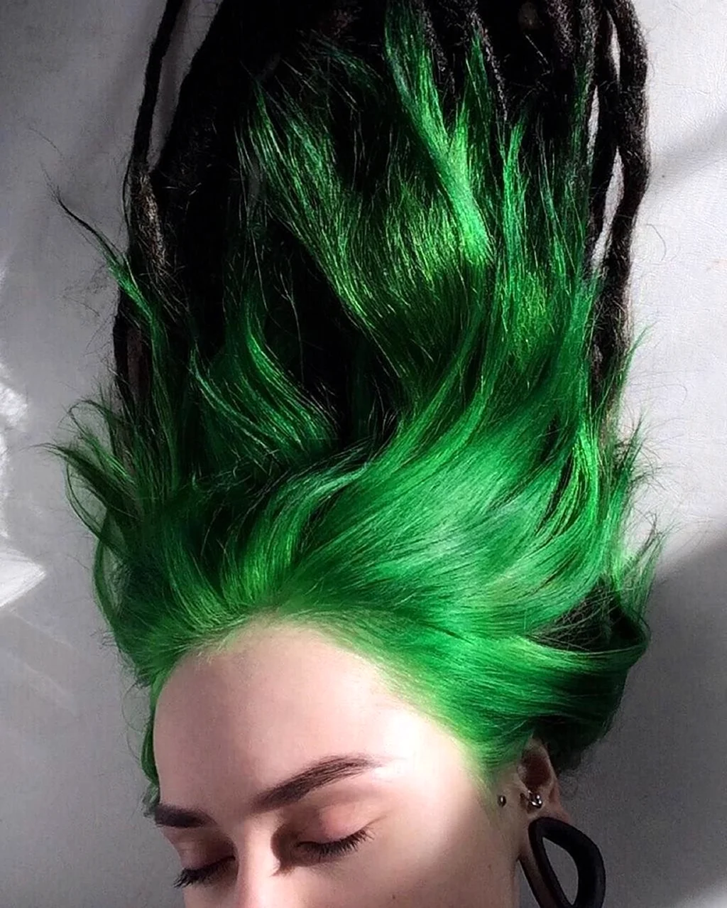 Анна сомна зеленые волосы