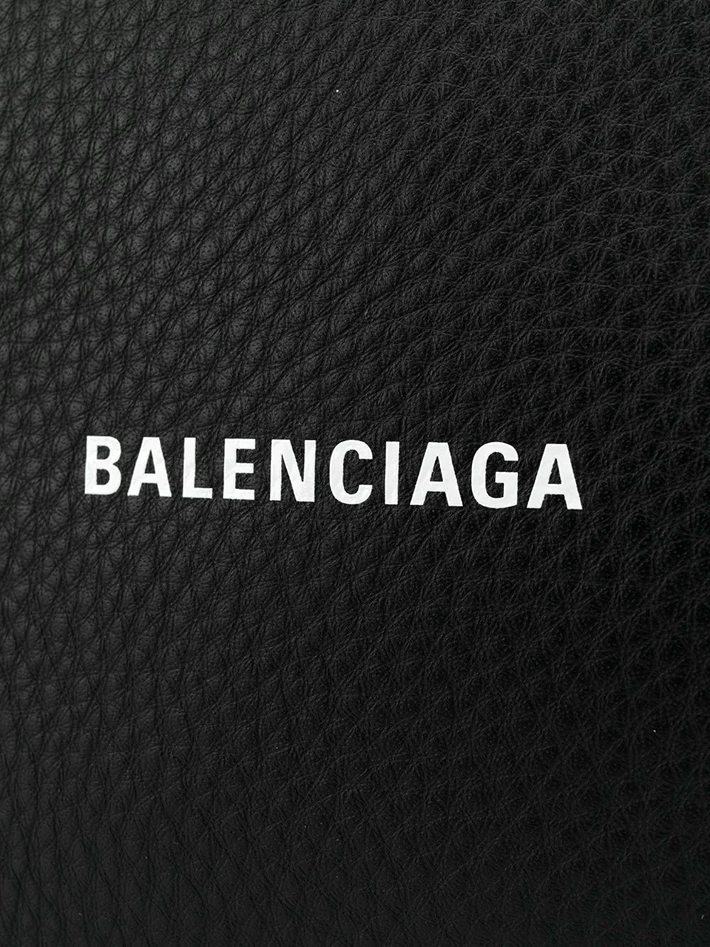Balenciaga надпись