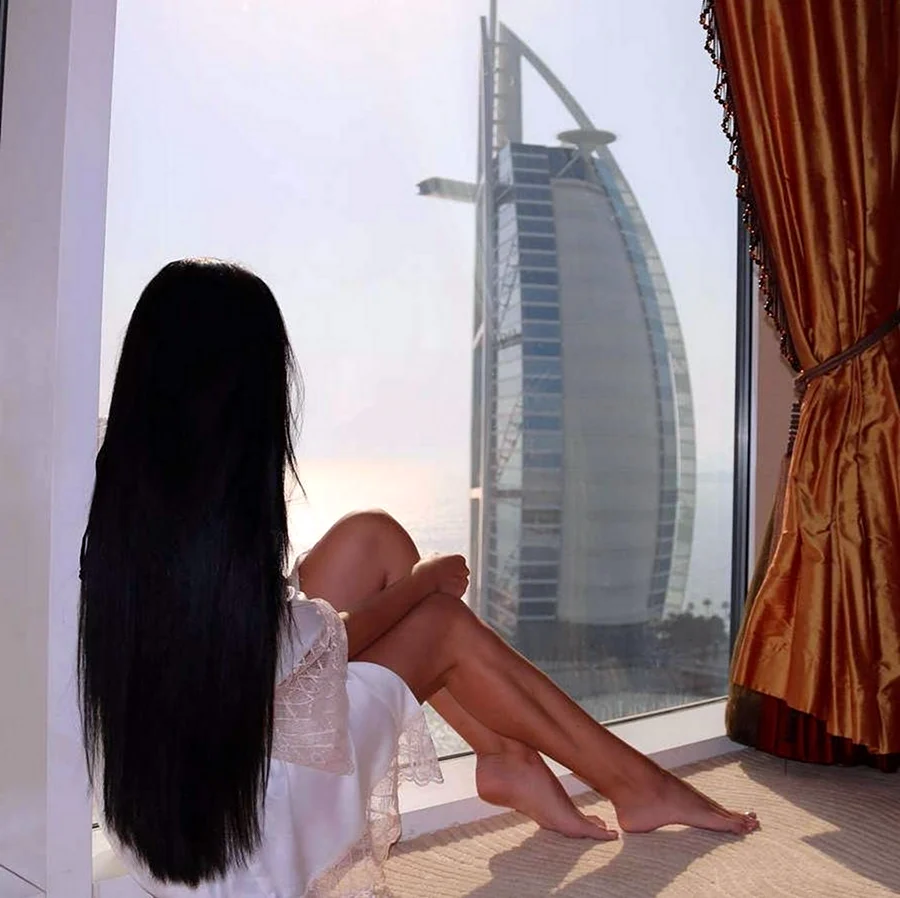 Брюнетки с длинными волосами в Дубае