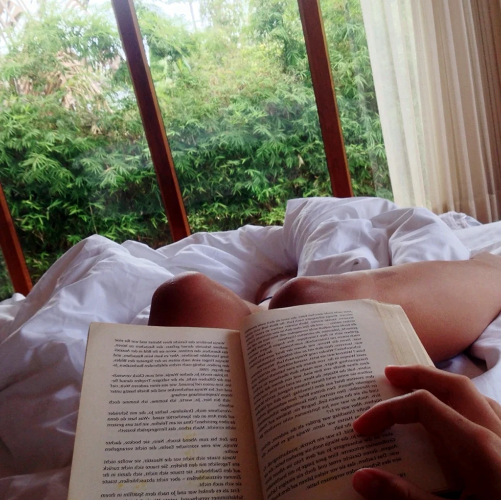 Чтение в кровати