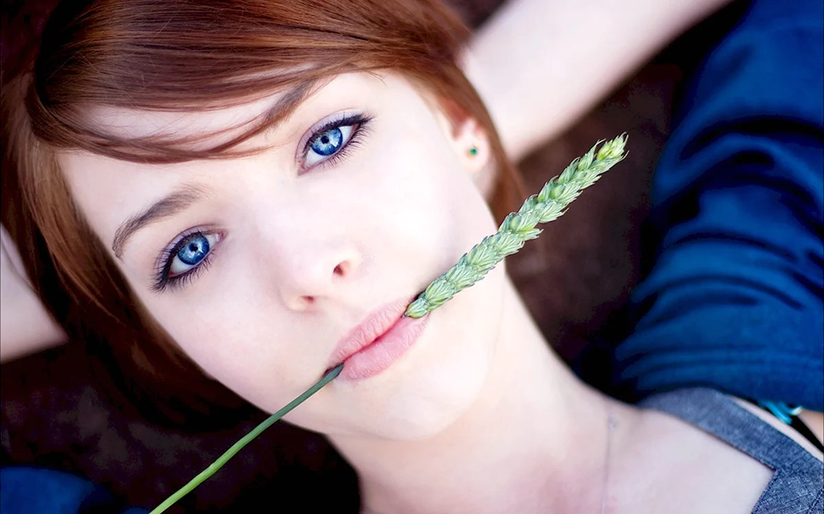 Девушка с голубыми глазами