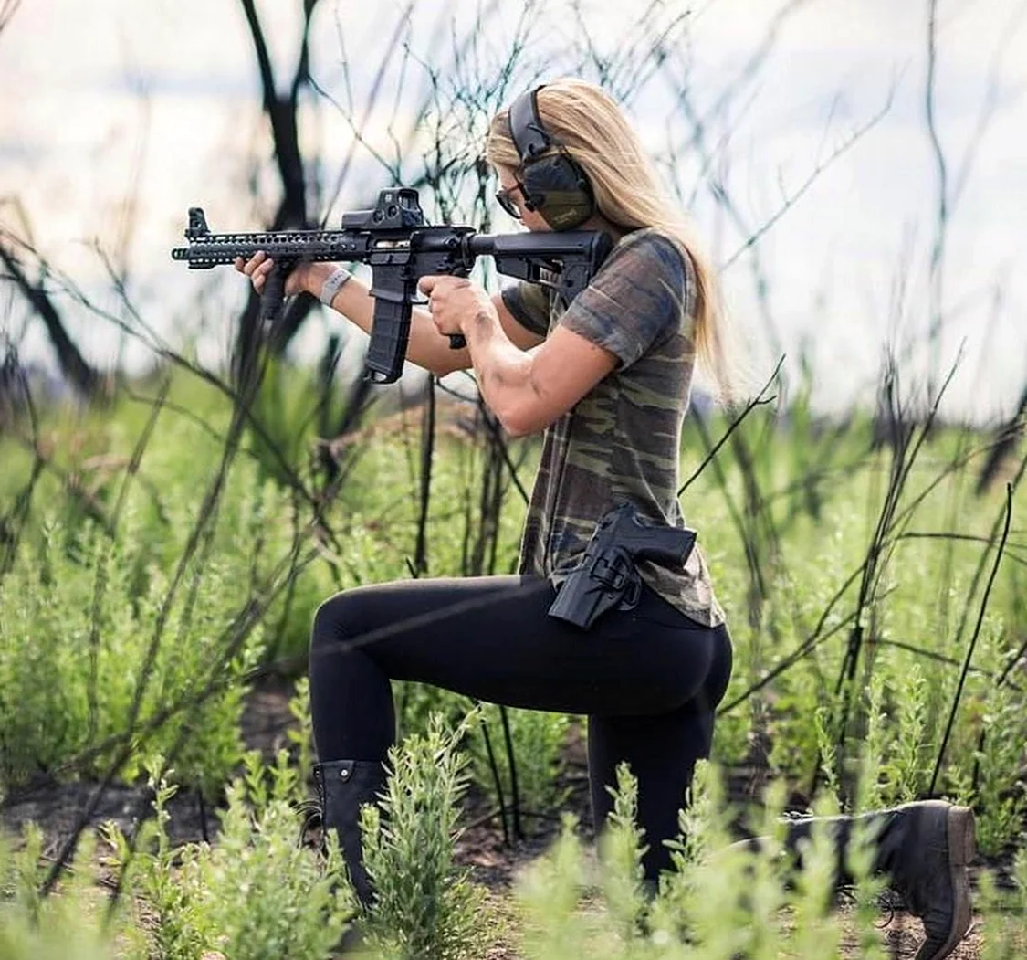 Девушка с винтовкой
