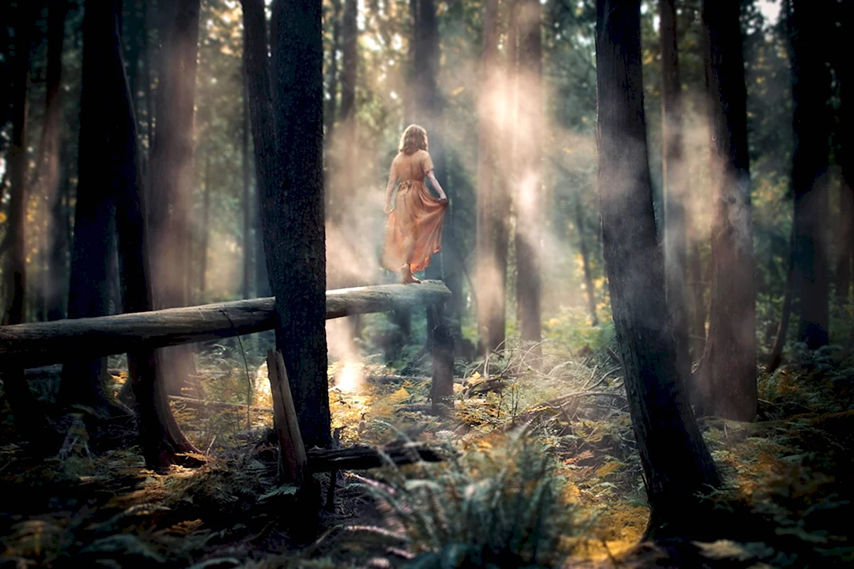 Девушка в лесу