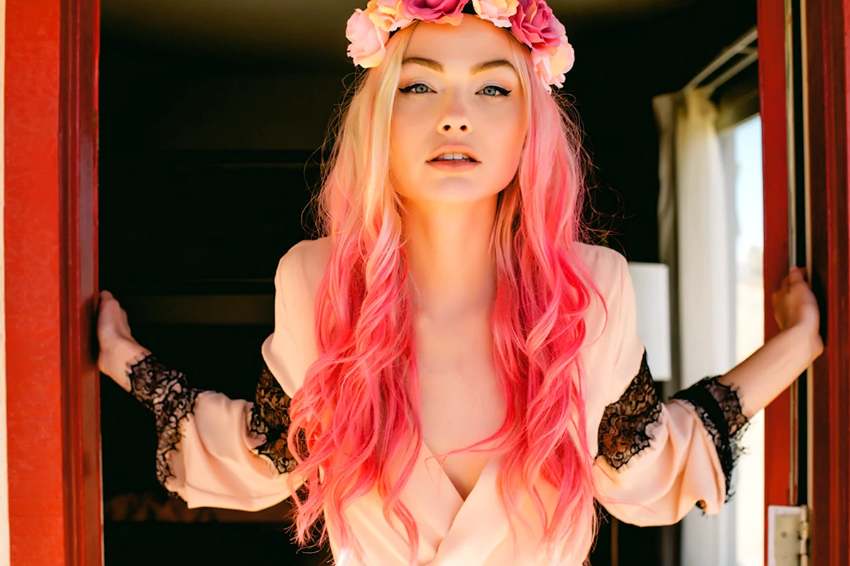 Диана Астер горячие с розовыми волосами