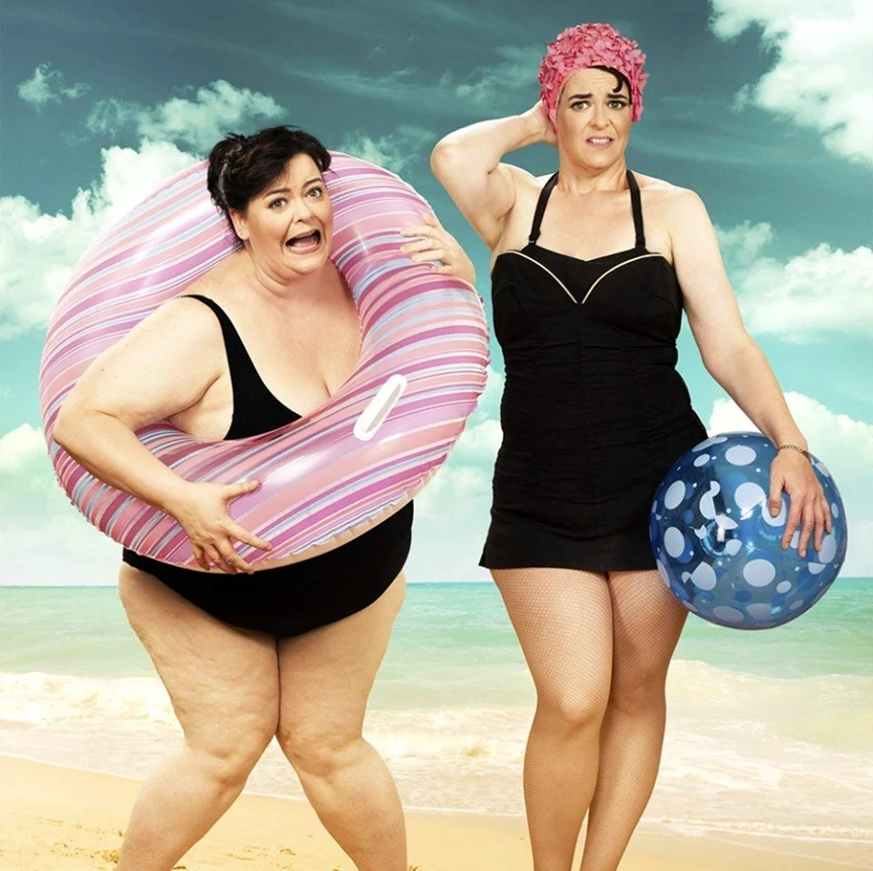 Две толстые женщины