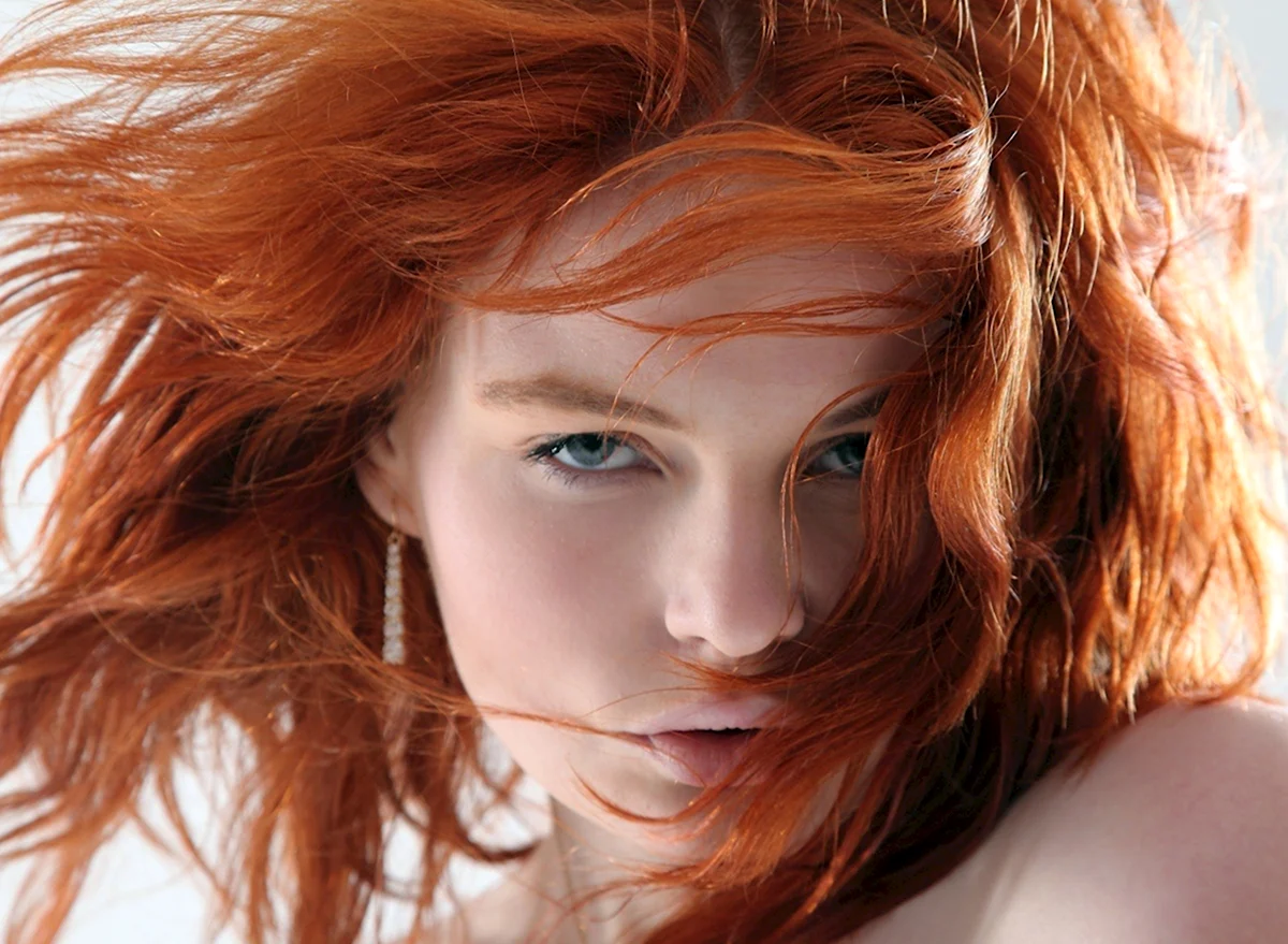 Ева Элфи рыжие волосы
