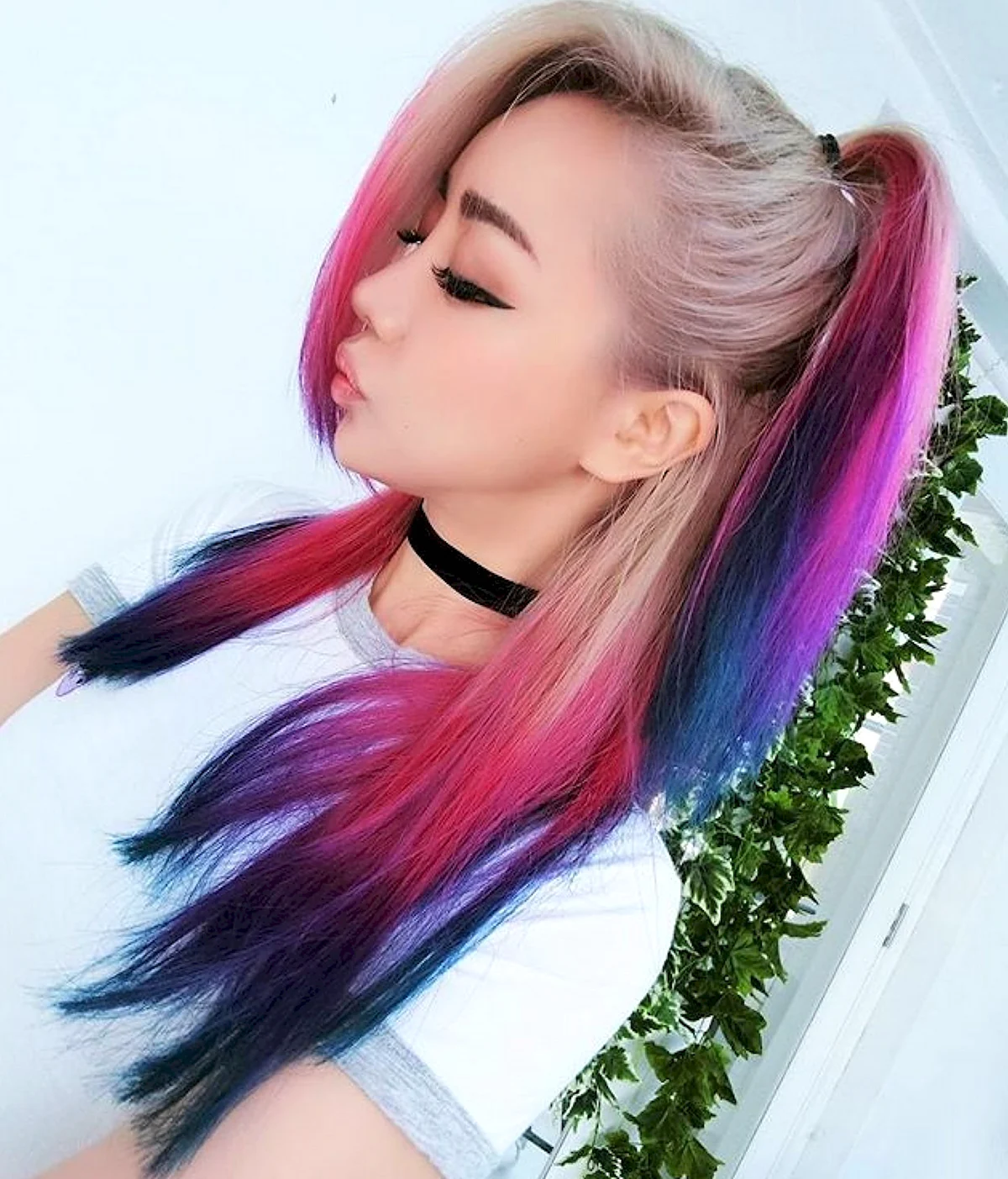 Красивые девушки с разноцветными волосами