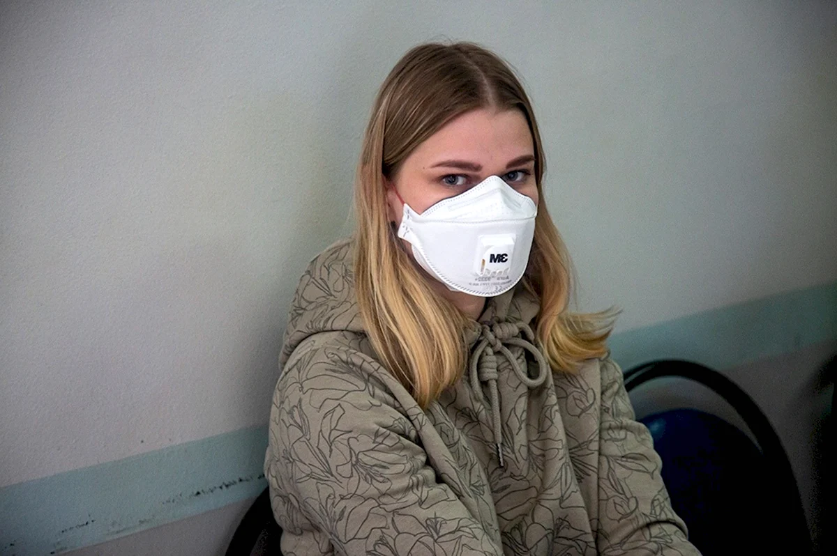 Люди в масках медицинских Россия
