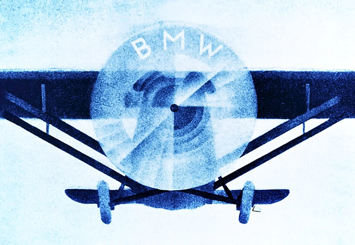 Логотип BMW С пропеллером