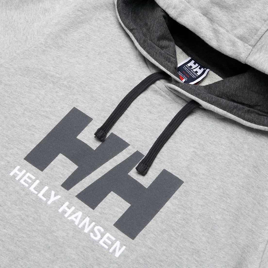 Логотип Helly Hansen на нашивке