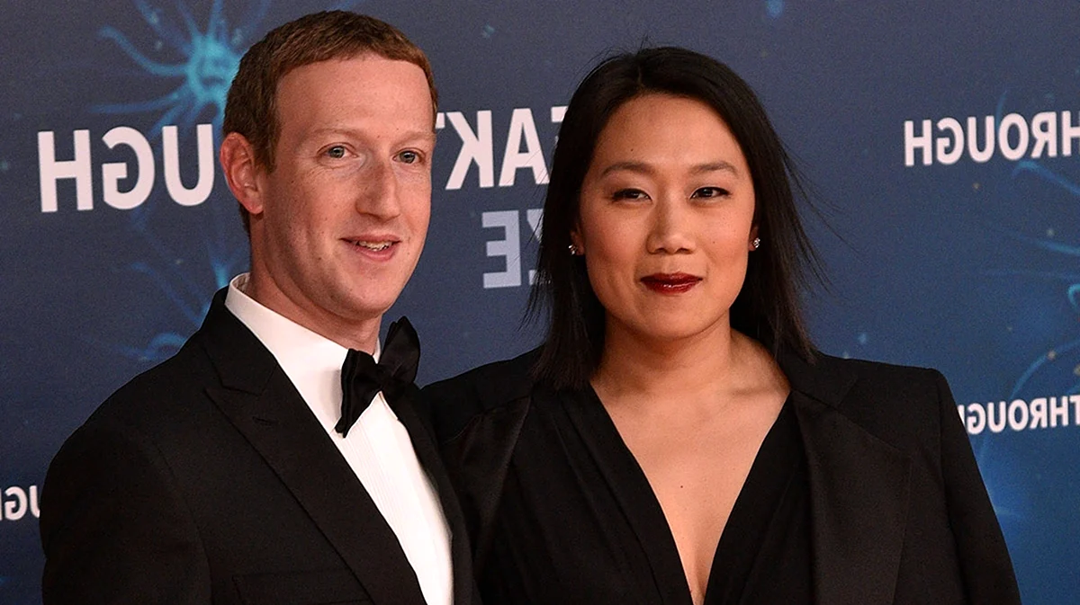 Марк Цукерберг с женой 2020