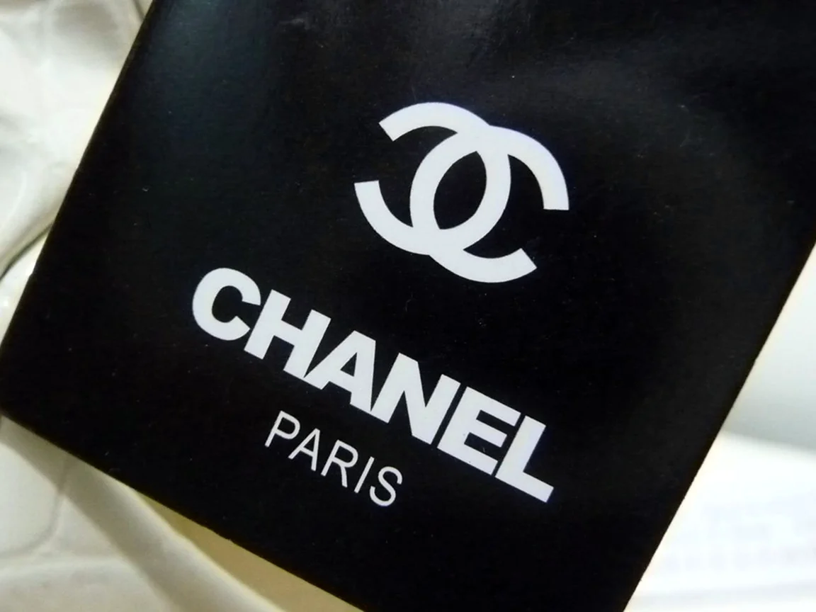 Пакет с логотипом Шанель