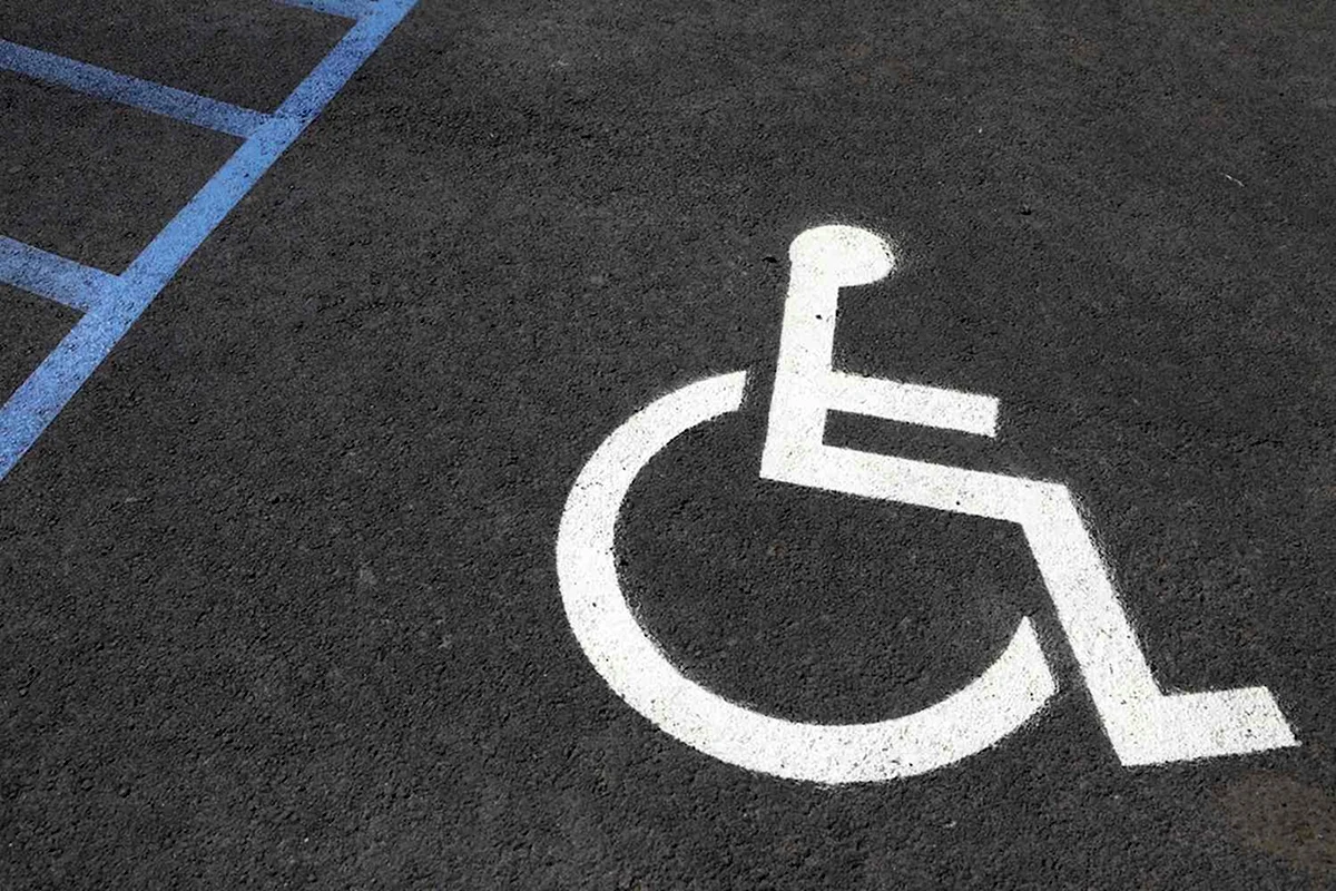 Парковка обычная и для инвалидов