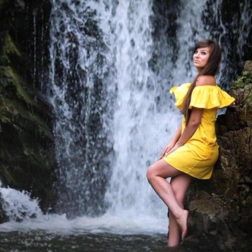 Певица Анна водопада
