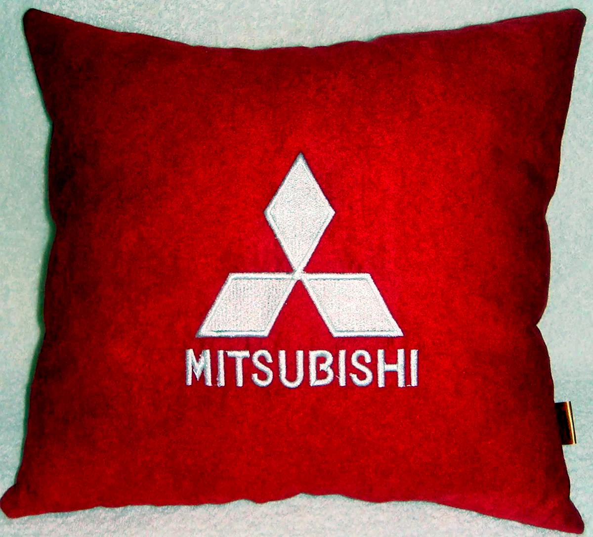 Подушки с логотипом Mitsubishi