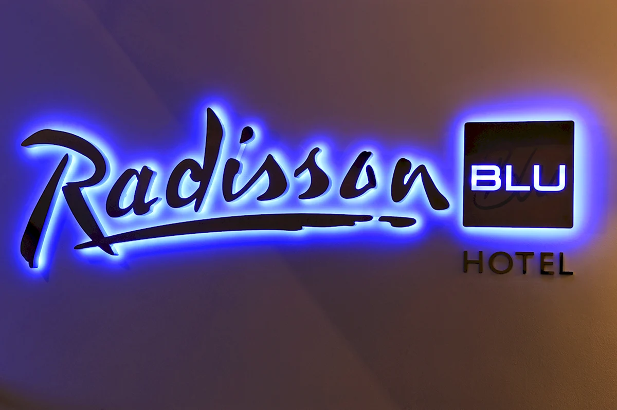 Radisson Hotels логотип