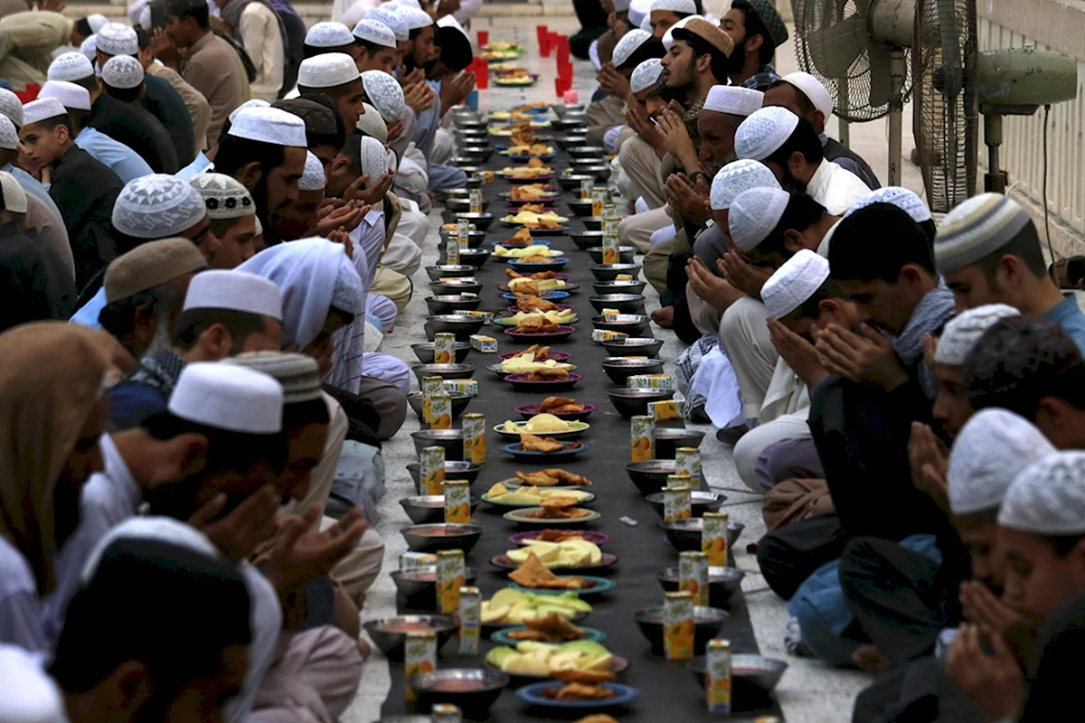 Рамазан ифтар мусульман