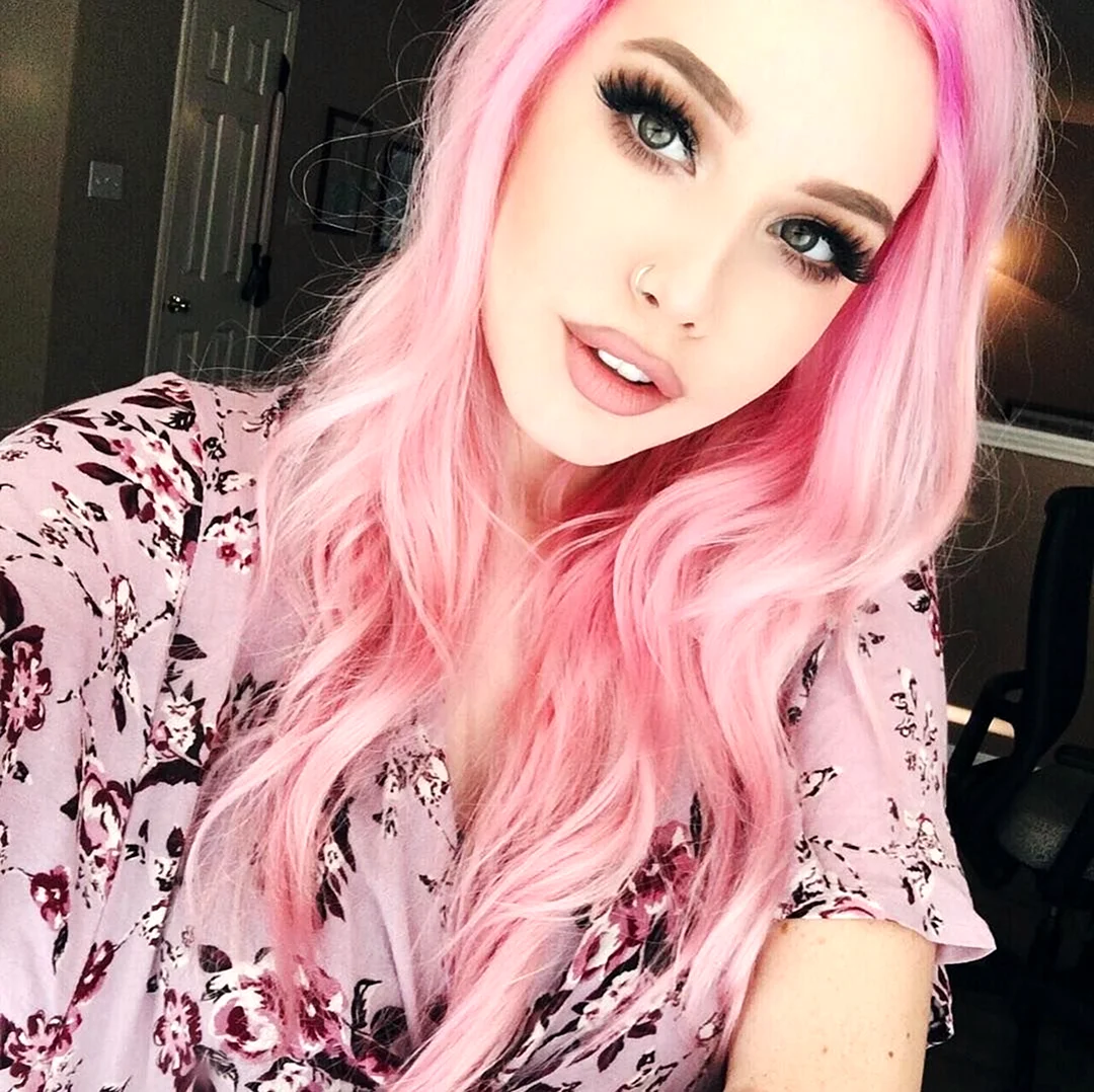 Розовые волосы