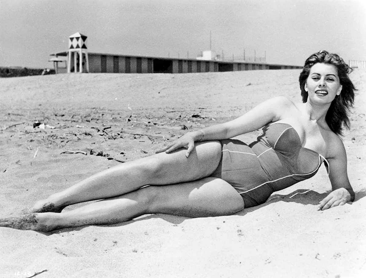 Софи Лорен 1960 в купальнике