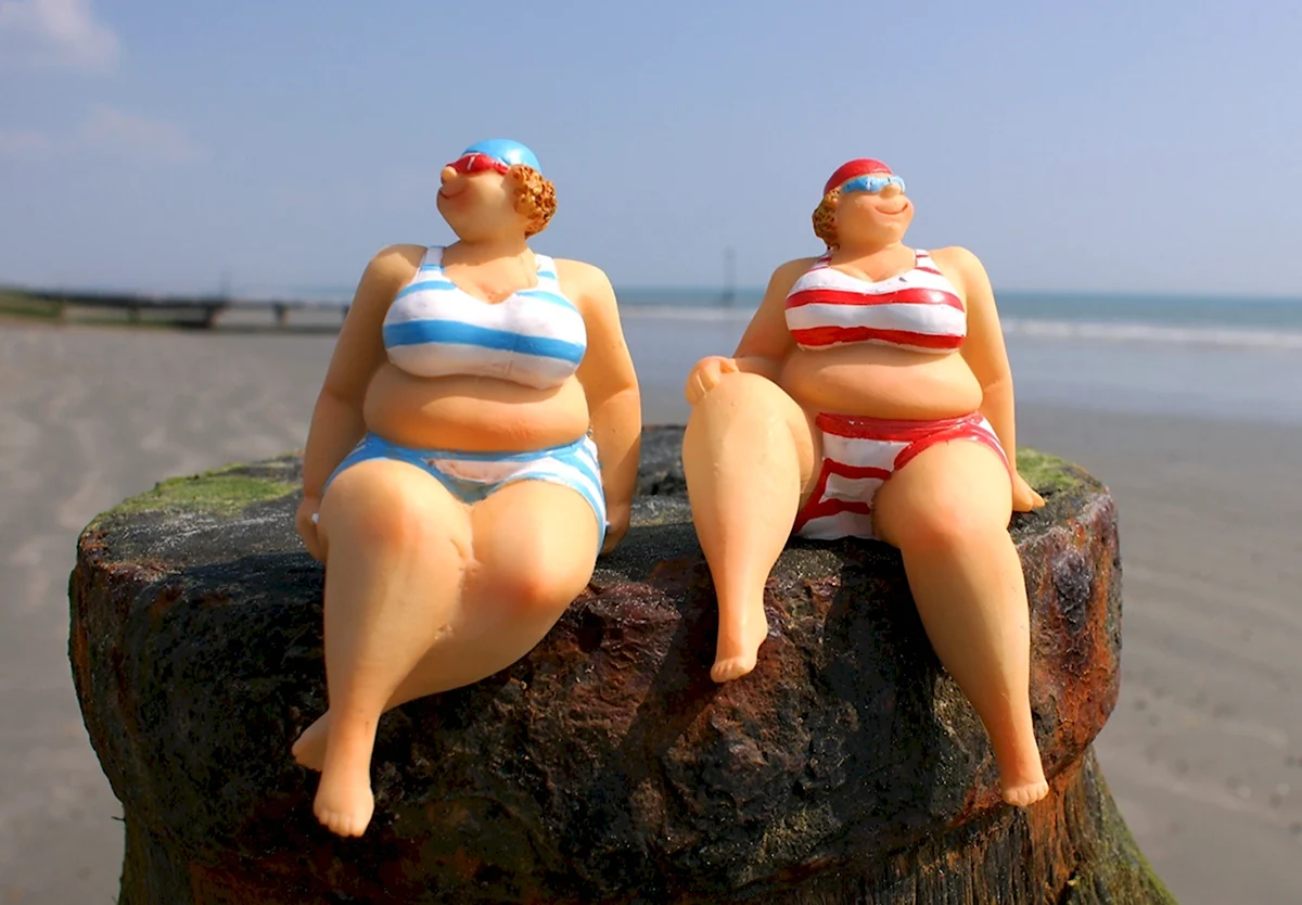 Толстые девушки на пляже