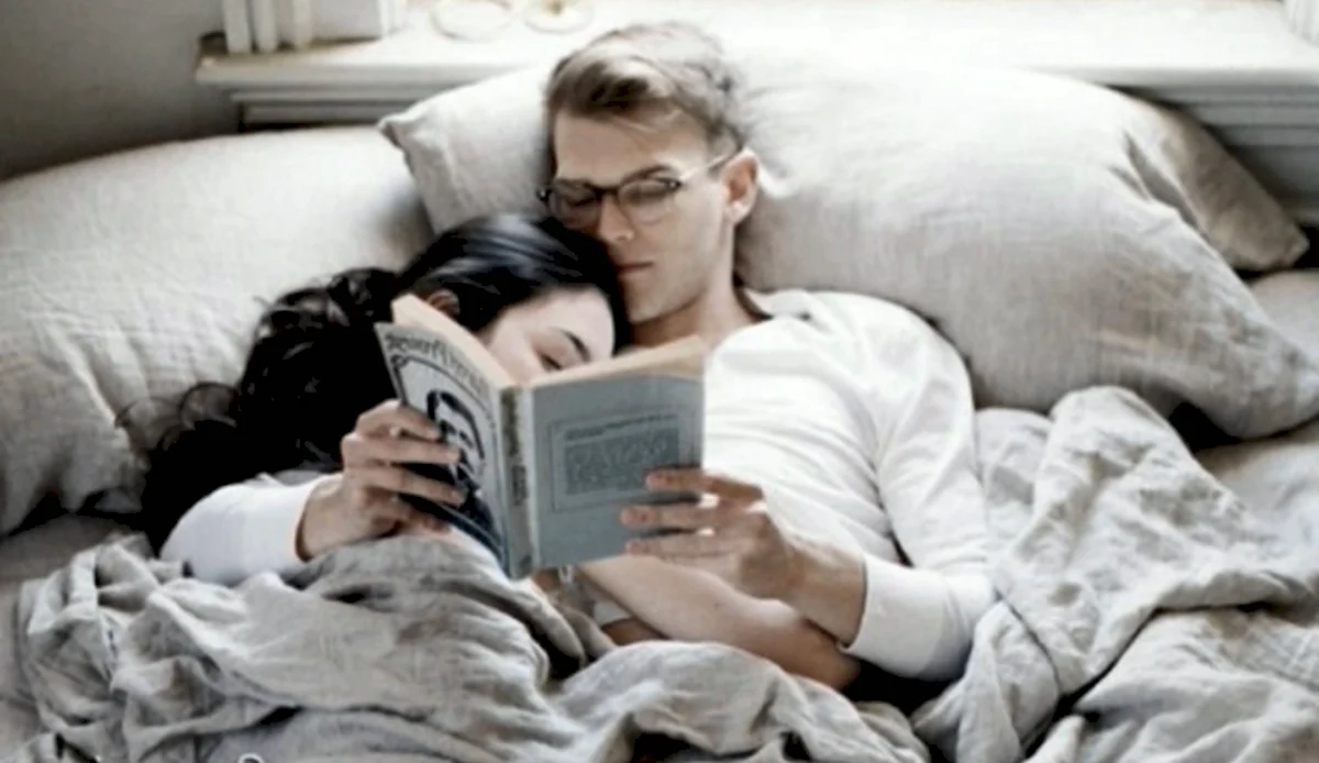 Влюбленные читают