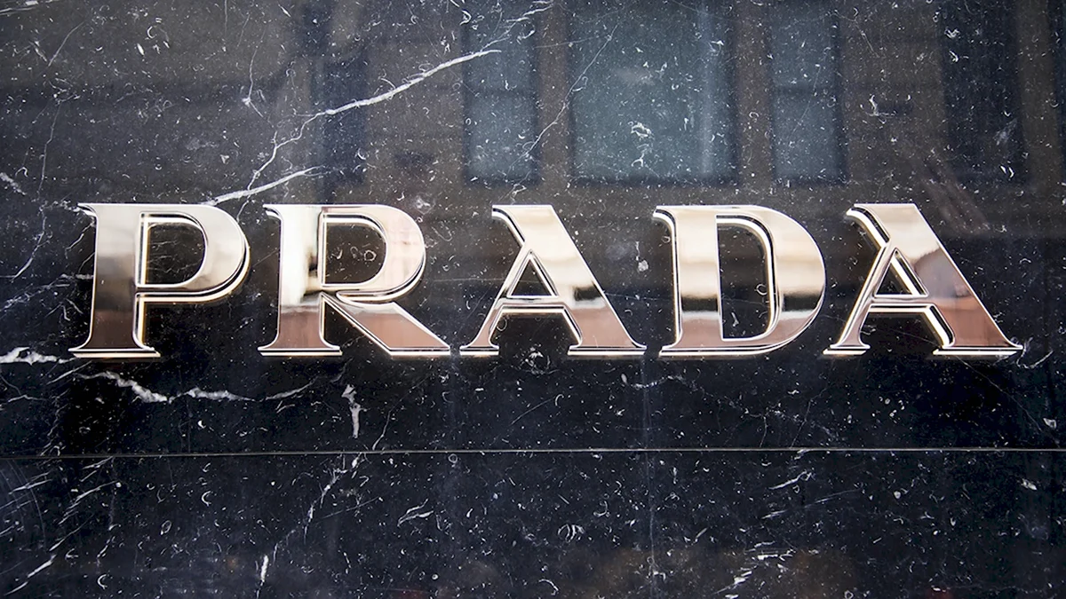 Вывеска Prada