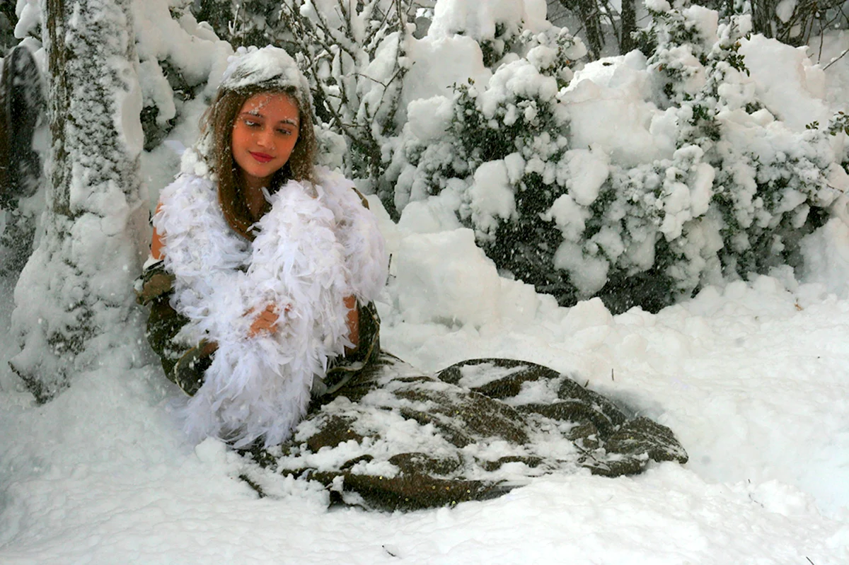 Женщина и снег