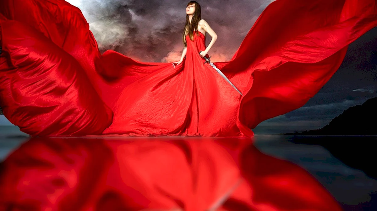 Женщина в Красном платье