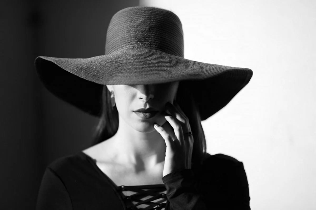 Женщина в шляпе